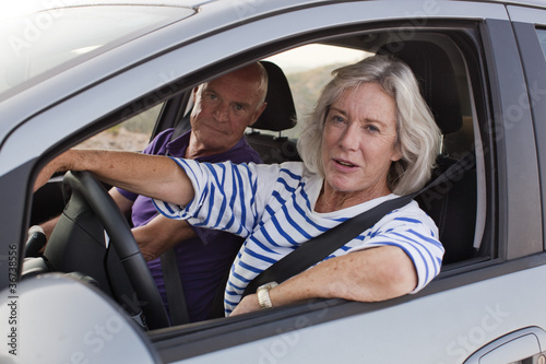 Fotografie femme senior au volant