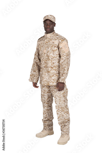 soldat détouré de côté sur fond blanc