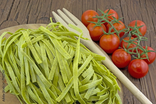 Fettuccine agli spinaci e basilico