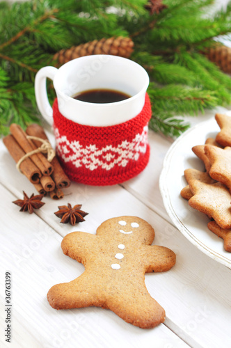 Gingerbread cookie and coffee