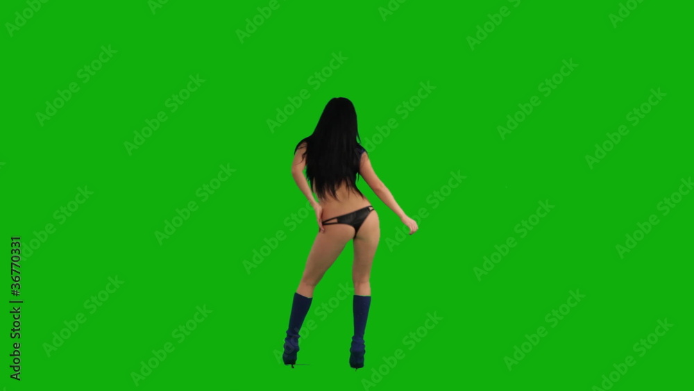 girl dansing on the green screen
