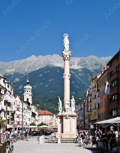 Innsbruck Maria Therisen Strasse mit Annasäule