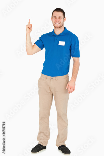 Smiling young salesman pointing upwards © WavebreakmediaMicro