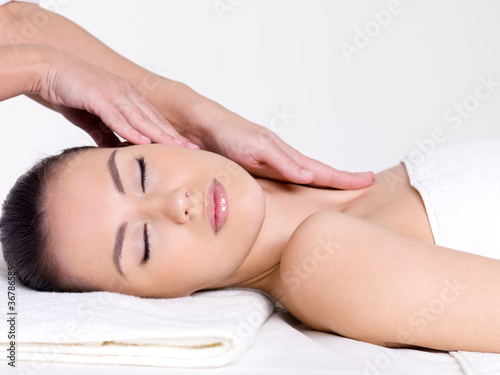 Massage of head
