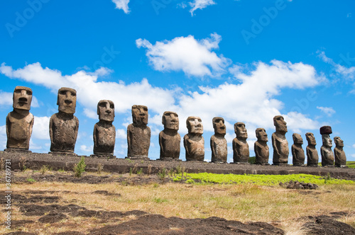 Moais en Ahu Tongariki, isla de Pascua (Chile)