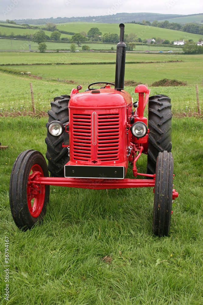 Fototapeta premium vintage tractor