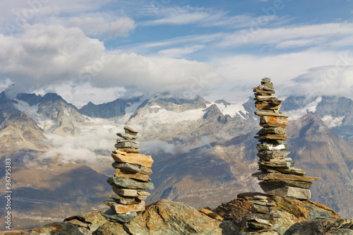 Cairns in the Swiss Alps © Patrick Poendl