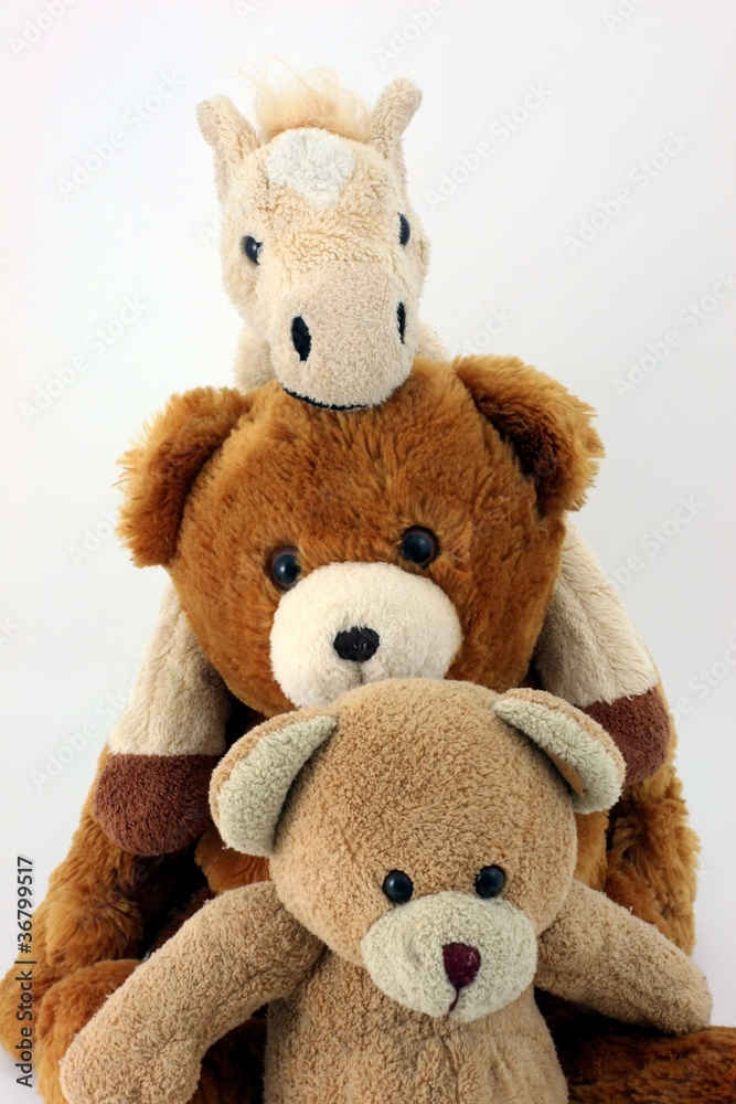 drei Kuscheltiere übereinander pferd, teddys drei Kuscheltiere übereinander pferd, teddys