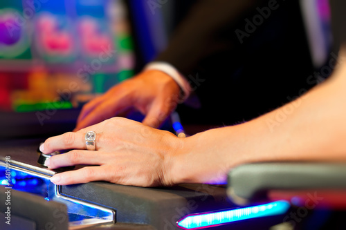 Paar in Spielcasino