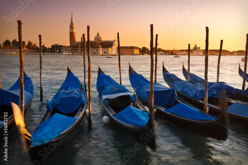 Venezia isola di san Giorgio e Gondole © Pixelshop