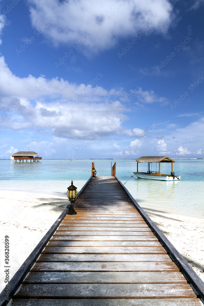 Jetty to water villa