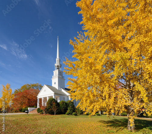 Obraz na płótnie church with fall foliage