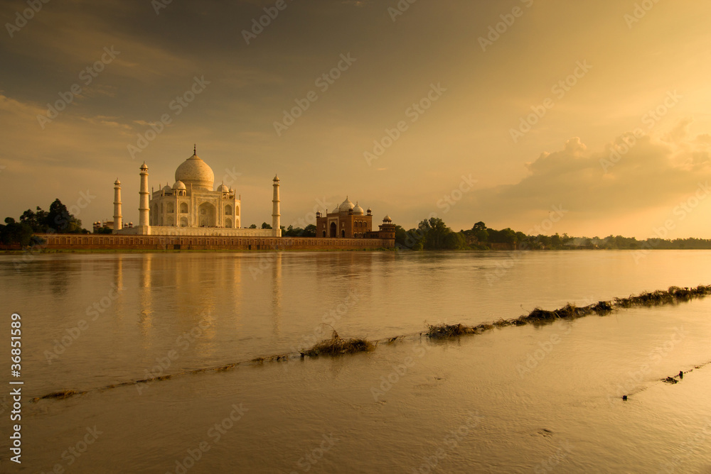 Obraz premium Taj Mahal in sunset scene