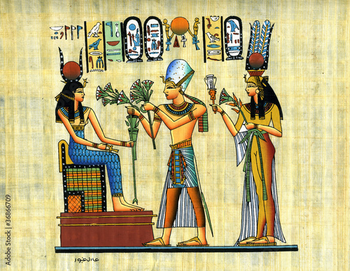 Papiro originale proveniente dalla città del Cairo, antichi disegni egizi colorati photo