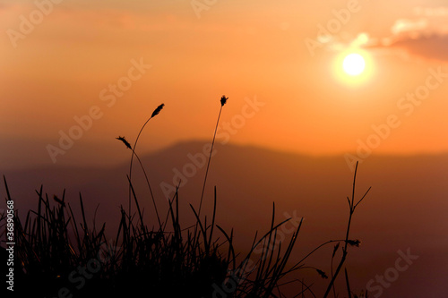 coucher de soleil en montagne