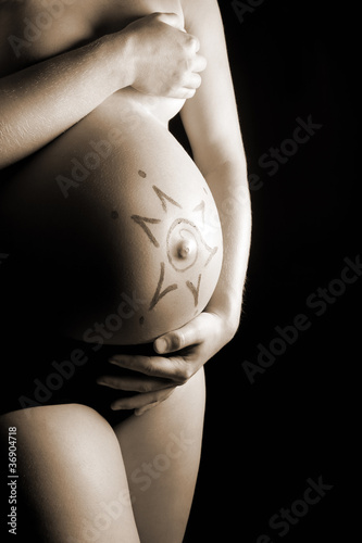 Bauch einer schönen schwangeren Frau