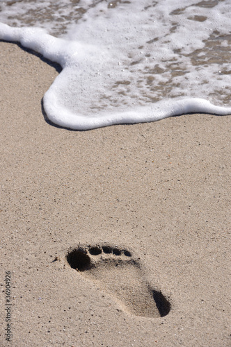 empreinte de pied dans le sable