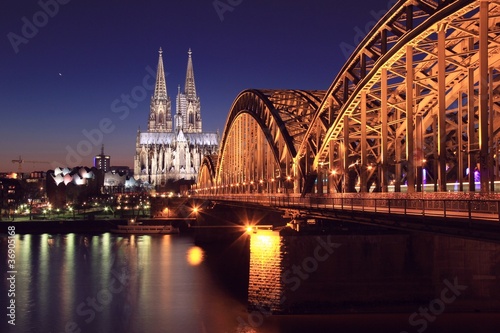 Kölner Dom bei Nacht #36905168
