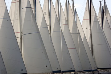 Fotobehang Zeilen Zeilboot met gespannen witte zeilen  © William Richardson