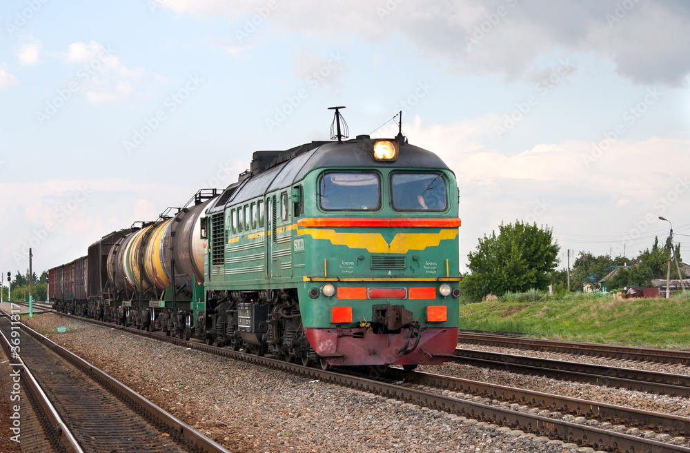 Naklejka premium Rosyjski pociąg towarowy diesel
