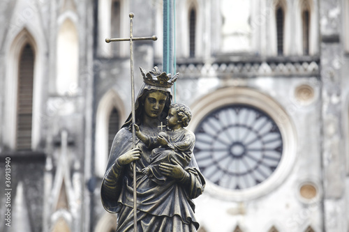 Marble statue of the virgin Mary carrying a child with a diffuse