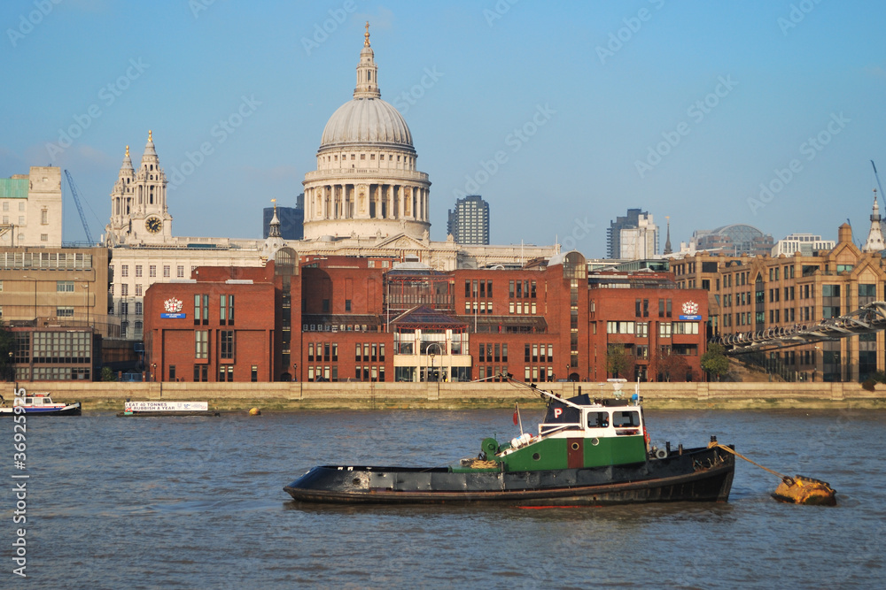 Fototapeta premium boat on thames