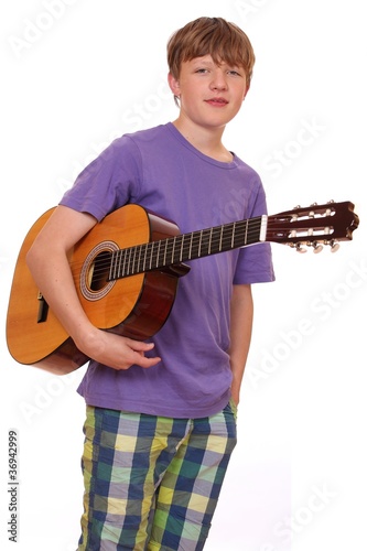 Teenager mit Gitarre