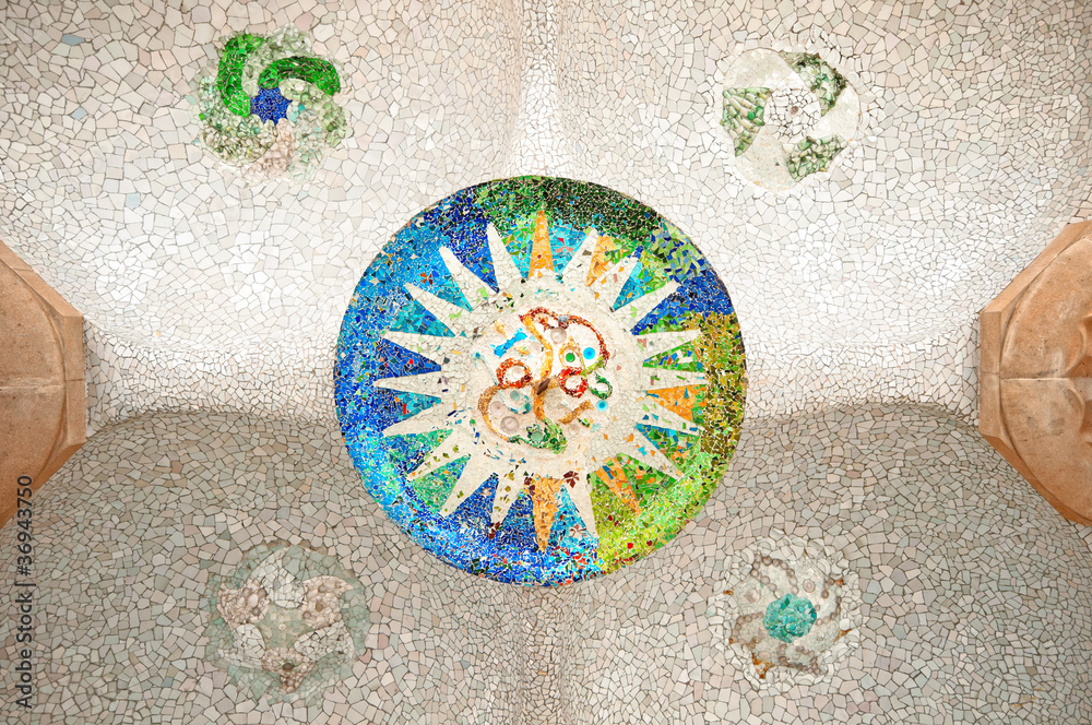 Naklejka premium Colorful mosaic at Parc Guell, Barcelona - Spain