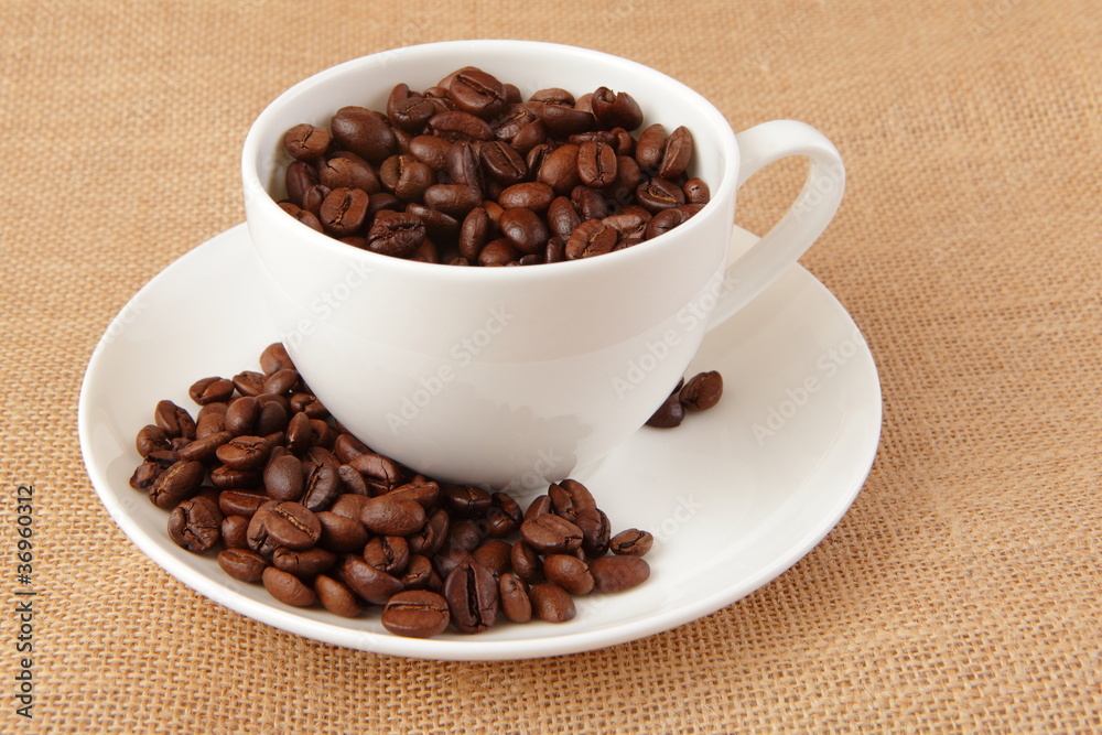 Fototapeta premium Coffee Bean and cup with linen background