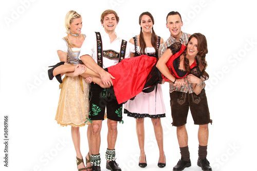 Gruppe in bayrischer Tracht