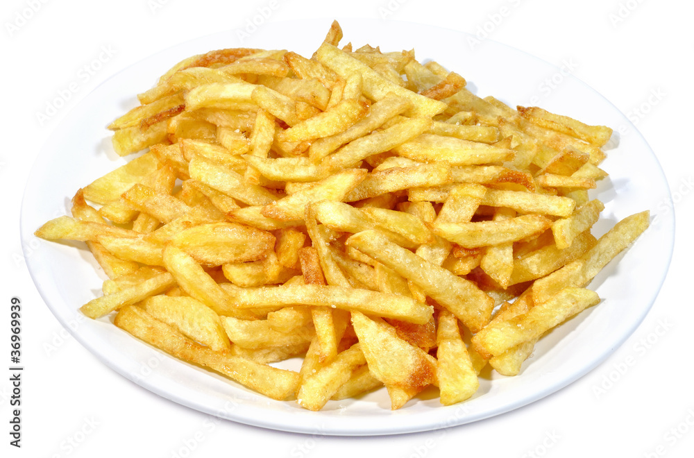 Plato de patatas fritas sobre fondo blanco. Plato de patatas fritas sobre fondo blanco.