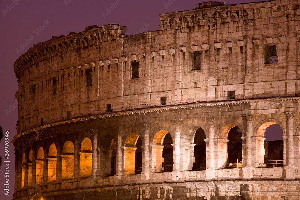 Colosseo di Notte