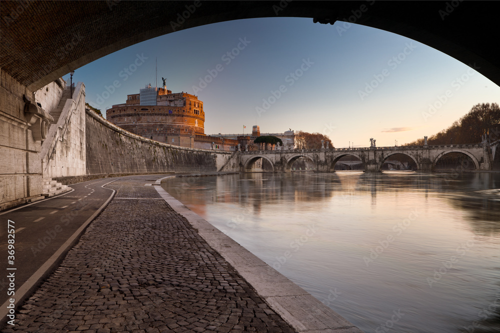 Naklejka premium Alba su Castel S. Angelo