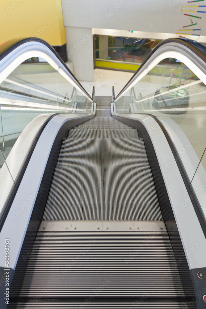 Fototapeta premium escaleras mecánicas