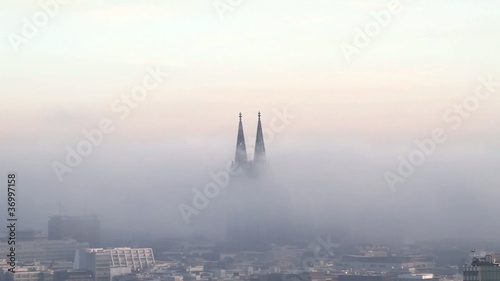 Kölner Domspitzen im Nebel