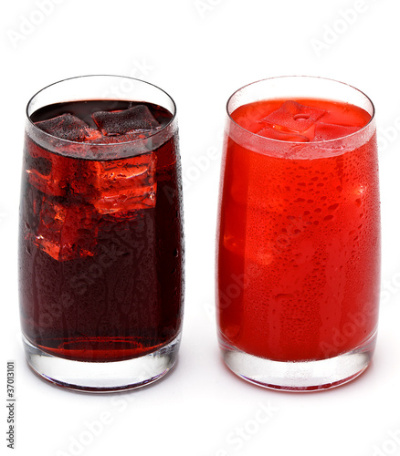 Tableau sur toile two glass of cold juice with ice on white background