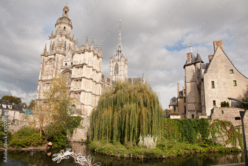 Obraz premium Gothic Notre Dame cathedral in Evreux, Normandy