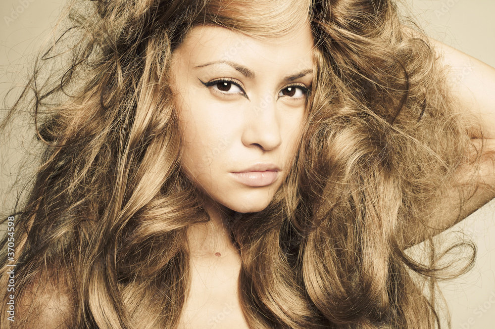 Naklejka premium Beautiful woman with magnificent hair