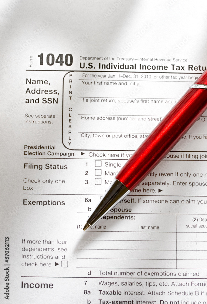 Obraz premium Tax form and a red pen