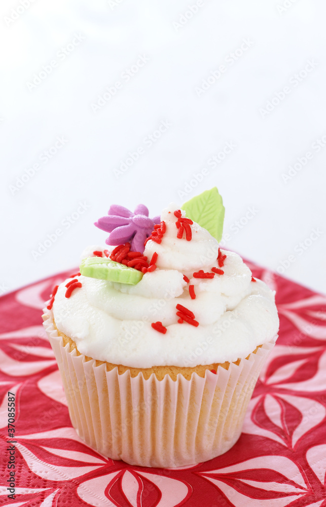 Vanilla cupcake with flower decorations Vanilla cupcake with flower decorations