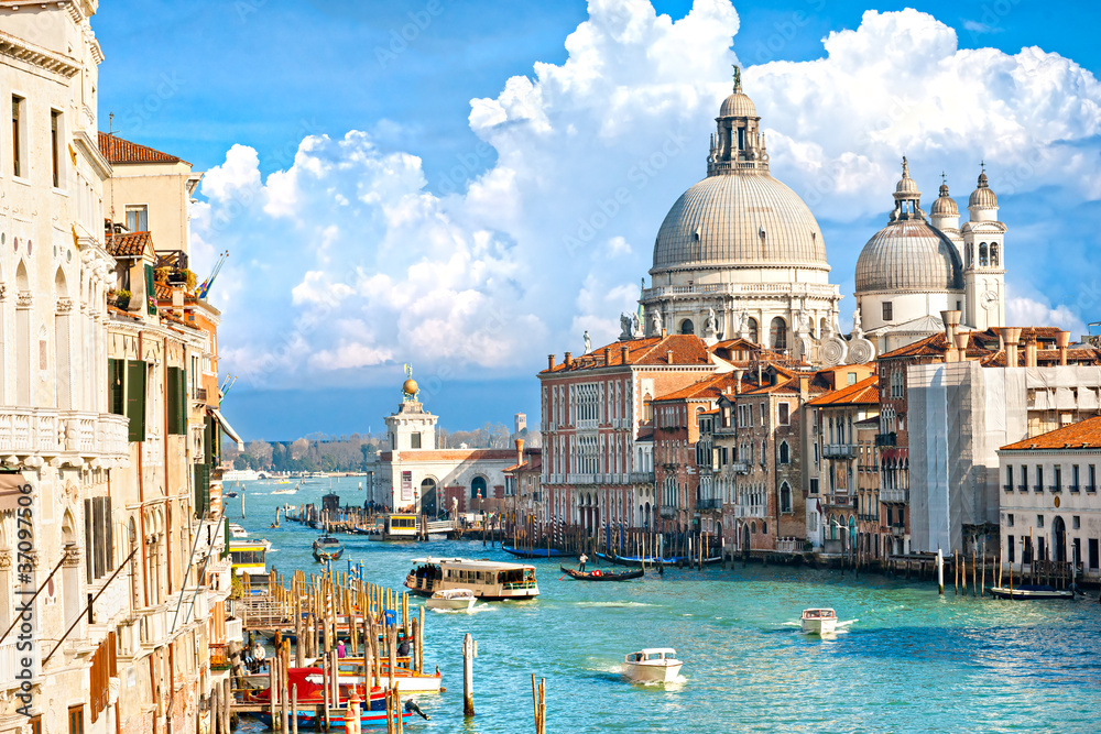 Obraz premium Wenecja, widok na kanał grande i bazylikę Santa Maria della sa