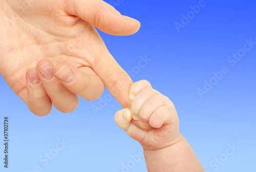 baby hand © Pakhnyushchyy