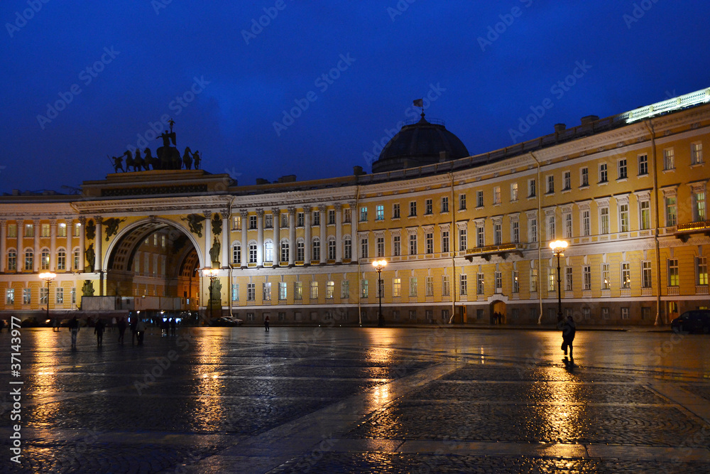 The Palace Square in St.Petersburg at night