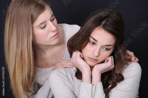 Quadro em tela Woman consoling her friend