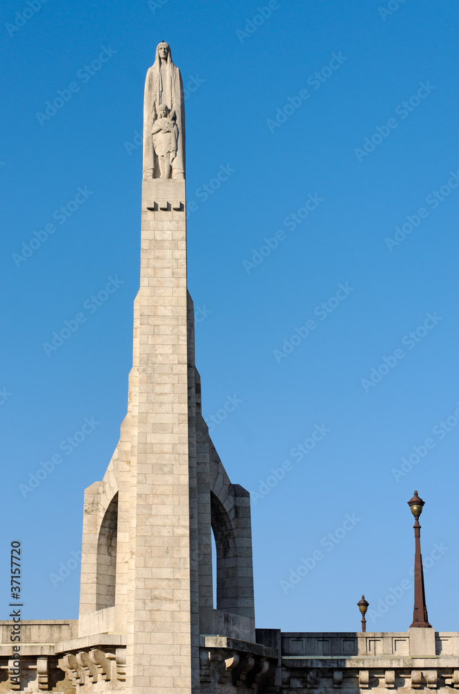 Paris, statue st Genevière sur pont de la Tournelle