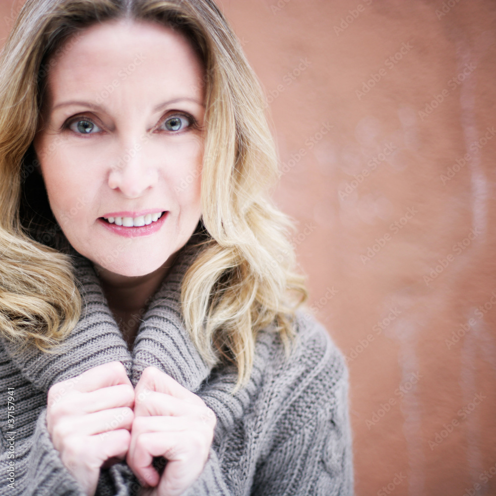 Frau im Herbst