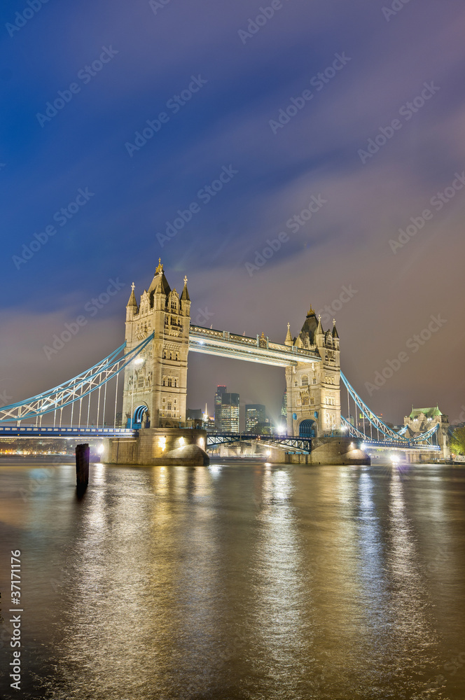 Obraz premium Tower Bridge at London, England