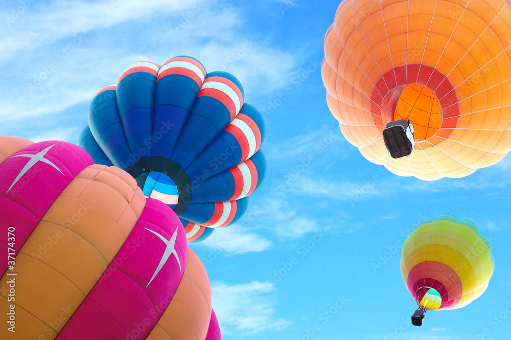 Obraz premium colorful hot air balloon with beautiful blue sky and cloud