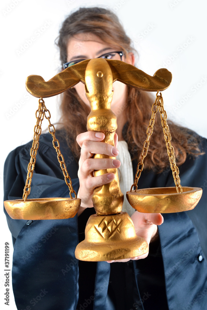 Symbole Justice - Balance tenue par une avocate Stock Photo | Adobe Stock