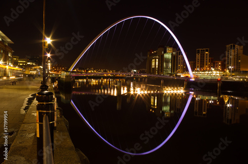 Gateshead Millennium bridge at night © drhfoto